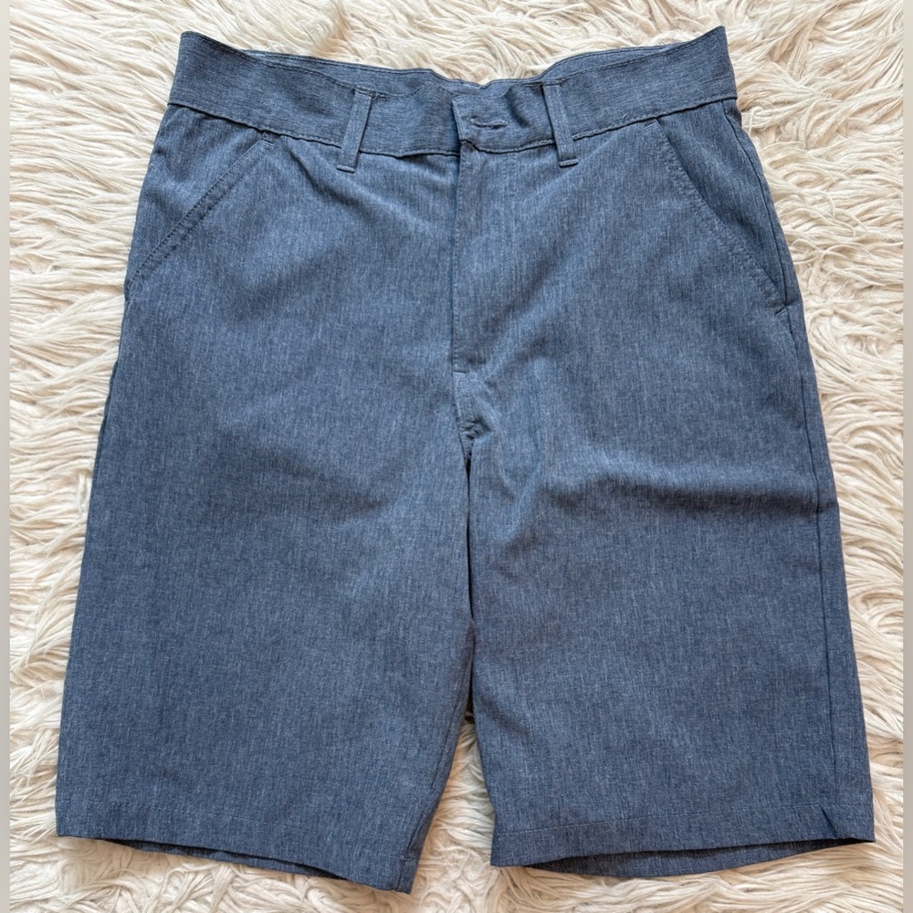 Body Glove boys quick dri shorts size 12.  Missing button.